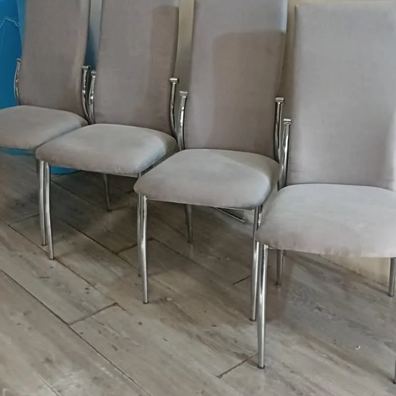 Претапицирани трапезни столове